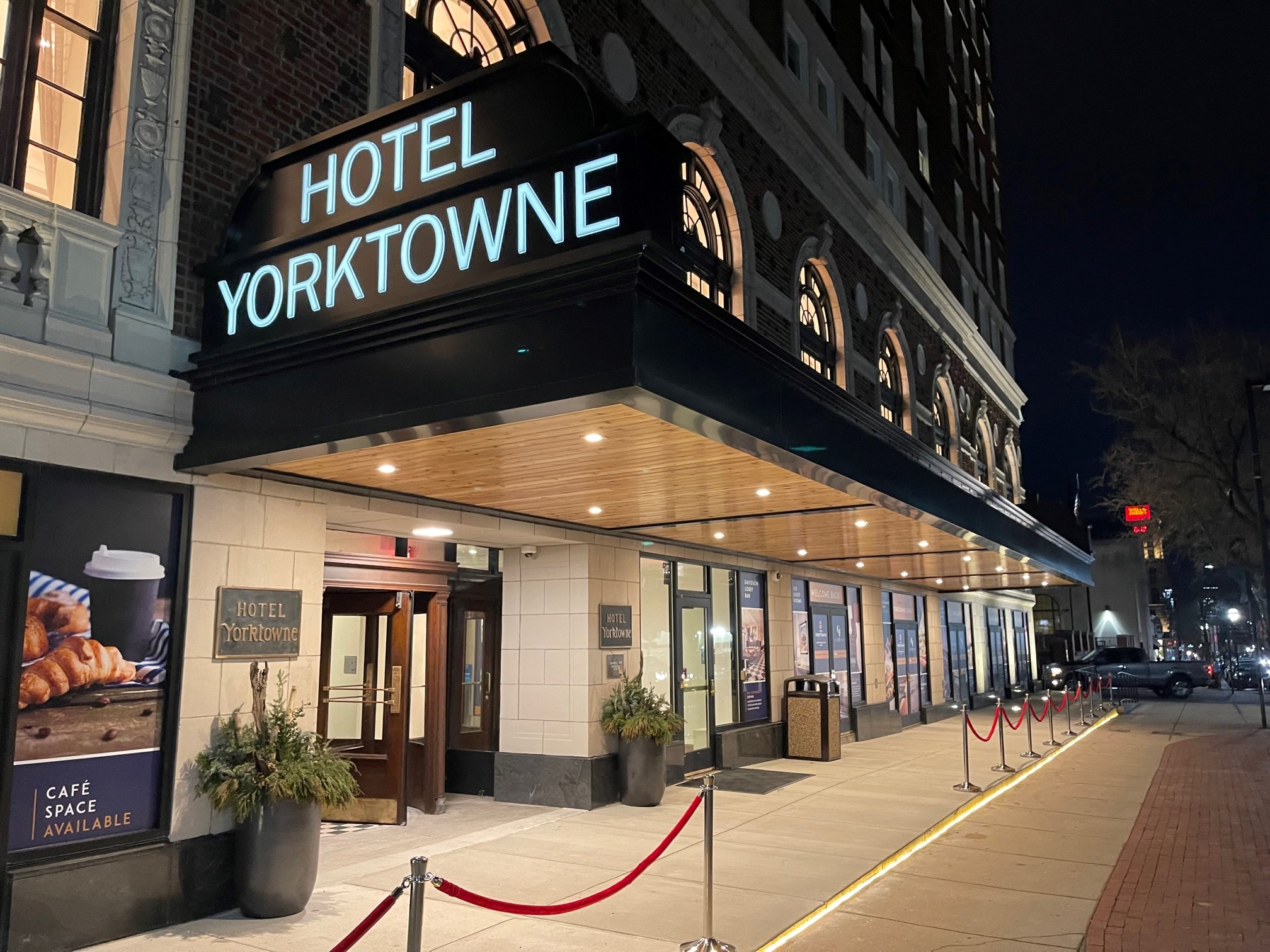 Hotel Yorktowne Exterior